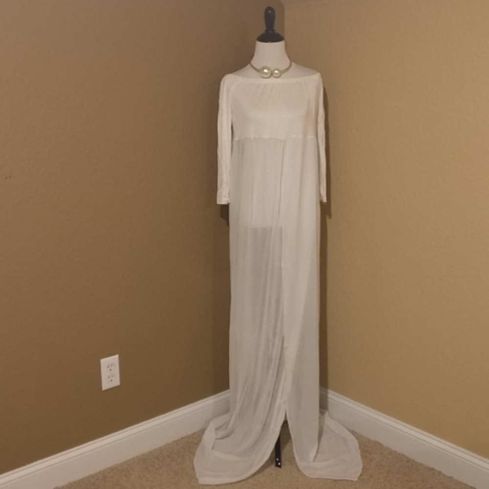 Off the Shoulder Maternity Photoshoot Gown - Picture 3 of 8